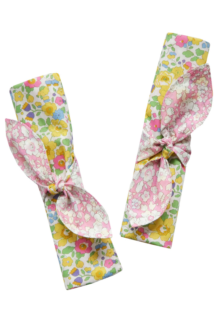 Reversible Bow Napkin Set made with Liberty Fabric BETSY & BETSY BOO