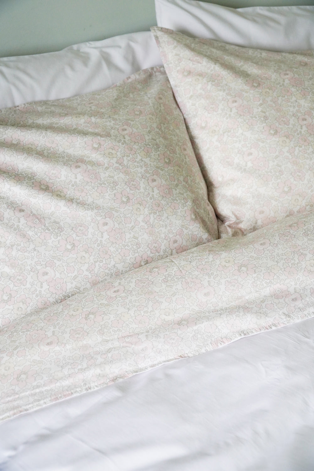 Bedding in White made with Liberty Fabric BETSY LACE