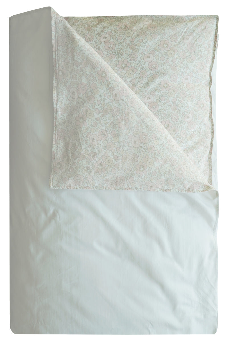 Bedding in White made with Liberty Fabric BETSY LACE