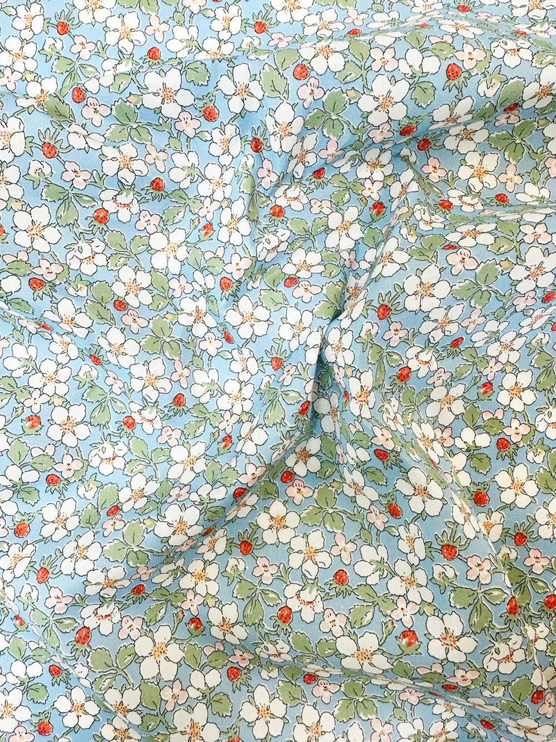 Liberty Fabric Tana Lawn® Cotton PAYSANNE BLOSSOM BLUE