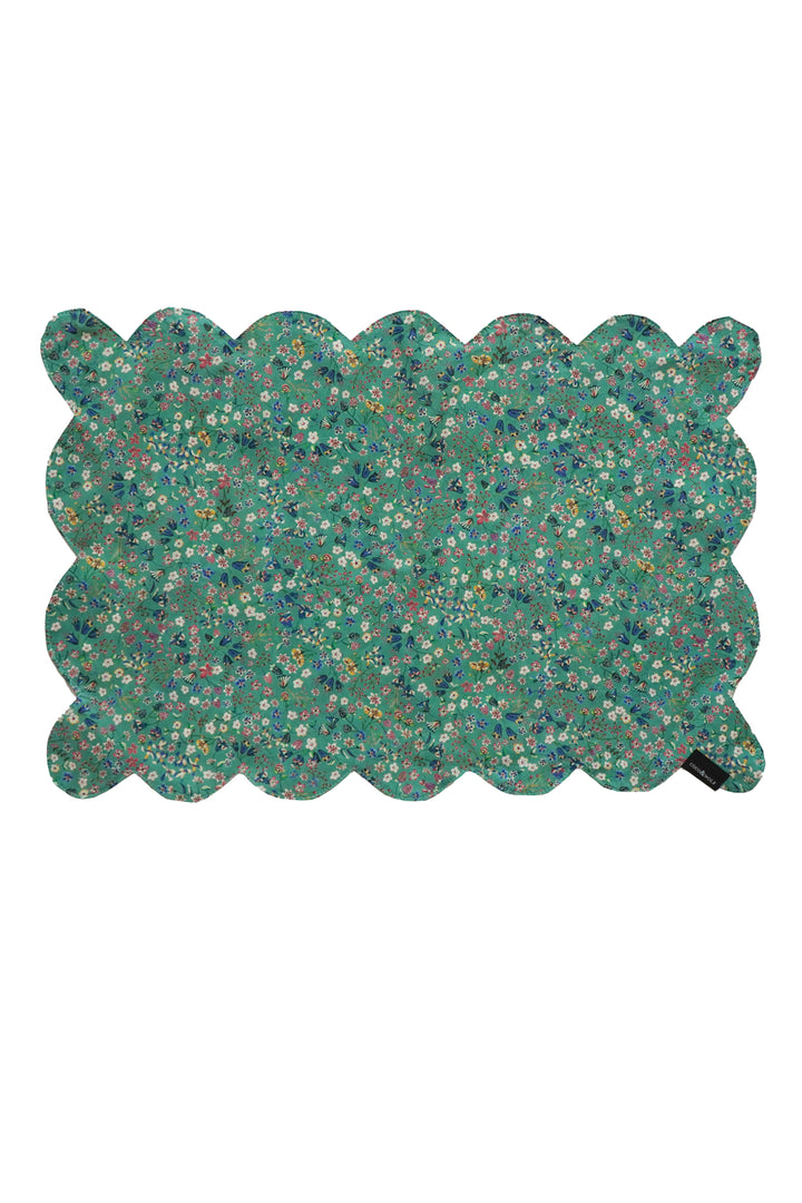 Reversible Scalloped Placemat made with Liberty Fabric DONNA LEIGH & RACHEL