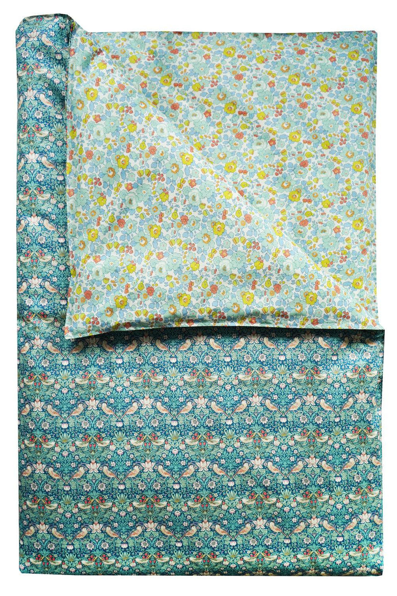Bedding made with Liberty Fabric STRAWBERRY THIEF & BETSY - Coco & Wolf