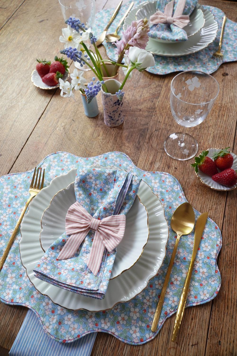 Reversible Wavy Placemat made with Liberty Fabric PAYSANNE BLOSSOM & ELEMENTS BLUE - Coco & Wolf