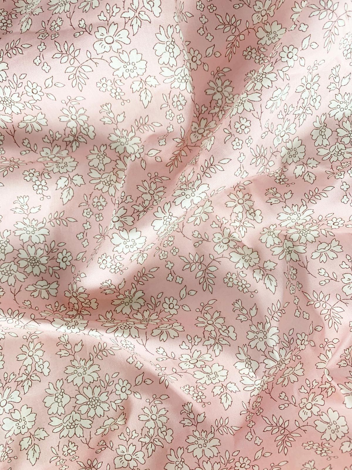 リバティ生地を使用したココ＆ウルフのフリルクッション DONNA LEIGH